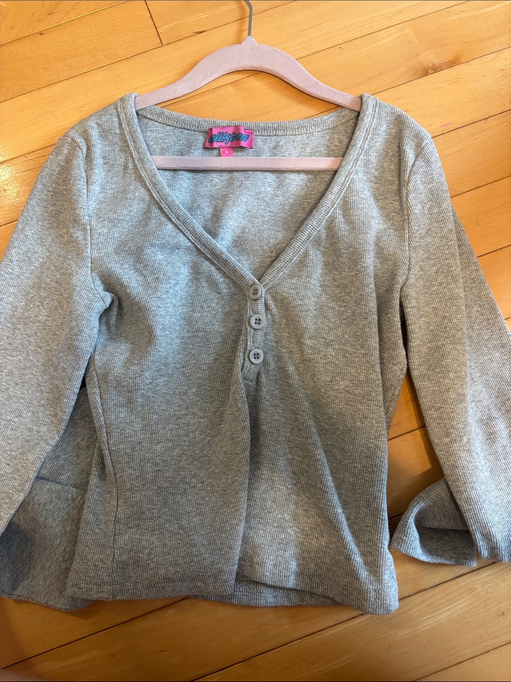 Edikted Heather Gray Ribbed V-Neck Knit Top